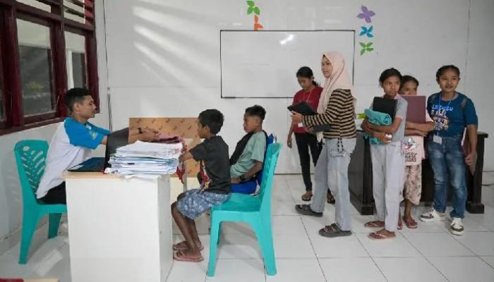 Mensos Dorong Siswa Sekolah Rakyat di Kupang Selalu Semangat