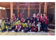 Dari Pekarangan untuk Kesehatan: KKN UMBY Kelompok 36 2025 Beri Pelatihan Tanam Obat dan Pupuk Organik Kepada Warga Dusun Tangkil