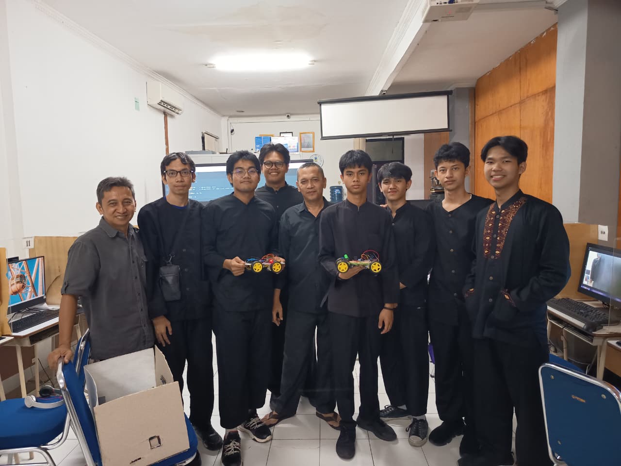 Guru-Guru dan Murid SMAN 1 Bogor yang mengembangkan Robotik (Foto Istimewa)