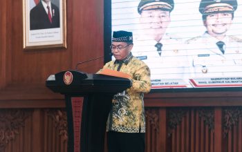 Kepala Bagian Bina Mental Spiritual Biro Kesra, Fahrurazi saat memperkenalkan Aplikasi SI ABAH. (foto: MC Kalsel/Rns)