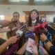 Menteri Komunikasi dan Digital (Menkomdigi) RI, Meutya Hafid, usai rapat tertutup dengan Komisi I DPR RI di Senayan, Jakarta, Senin (15/9/2025). (Foto Wandi/InfoPublik)