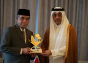 Pemerintah Indonesia di bawah kepemimpinan Presiden Prabowo Subianto dan Wakil Presiden Gibran Rakabuming Raka terus memperluas jejaring kerja sama internasional di bidang ketenagakerjaan. Salah satu langkah strategis dilakukan melalui pertemuan bilateral antara Menteri Ketenagakerjaan (Menaker) Yassierli dan Menteri Tenaga Kerja Qatar Ali bin Saeed bin Samikh Al Marri. (Foto: Dok Kemnaker)