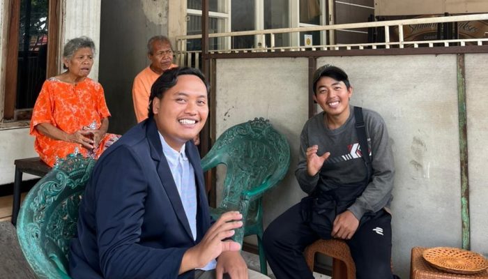 Mahasiswa UM Dampingi Nasi Bebek Araya Daftar NIB: Dari Warung Sederhana Menuju Legalitas Digital