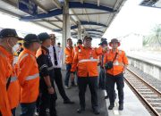 Pastikan Mudik Nyaman, KAI Daop 8 Surabaya Cek Detail Prasarana Jalur Surabaya-Mojokerto