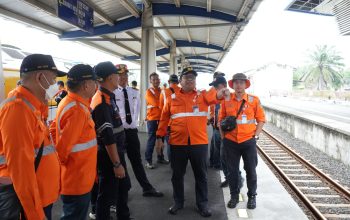 Pastikan Mudik Nyaman, KAI Daop 8 Surabaya Cek Detail Prasarana Jalur Surabaya-Mojokerto