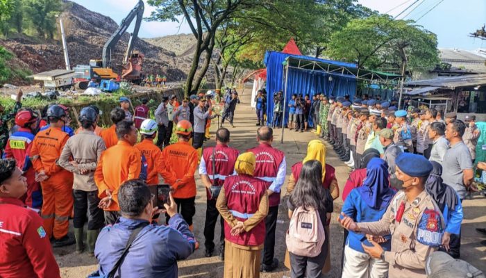 Tim Gabungan Bergerak Cepat Tangani Longsor di TPA Bantargebang