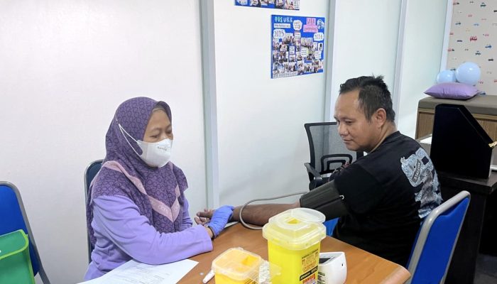 Cegah Kecelakaan Mudik, Kemnaker Periksa Kesehatan dan Kelelahan Pengemudi di Enam Kota