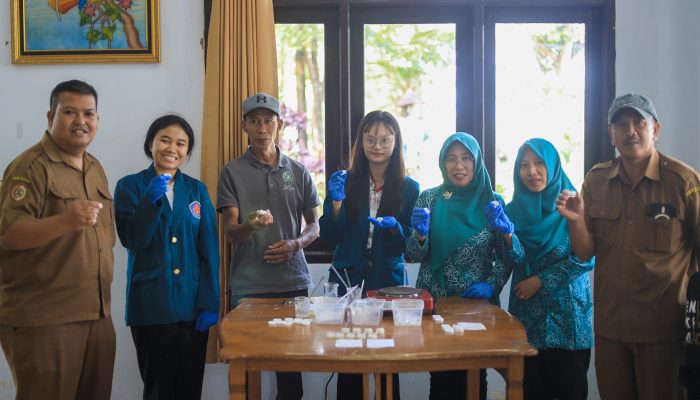 Workshop Minyak Atsiri di Batu, UBAYA dan UWKS Perkuat Pemberdayaan Masyarakat Desa Jatijejer
