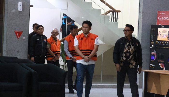 KPK Tahan Tiga Tersangka Korupsi Proyek Gedung Pemkab Lamongan, Negara Merugi Rp35,7 Miliar