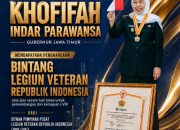Gubernur Khofifah Terima Bintang LVRI, Dorong Generasi Muda Lanjutkan Perjuangan melalui Bela Negara dan Pengabdian